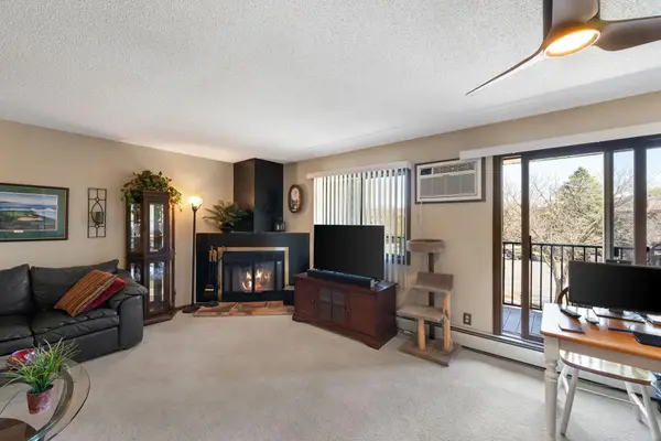 7601 W 101st Street #302, Minneapolis, MN 55438
