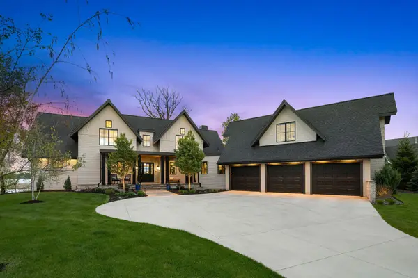 3752 Woodland Cove Parkway, Excelsior, MN 55331