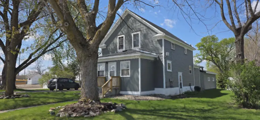 916 Mill St S, Redwood Falls, MN 56263 - #2