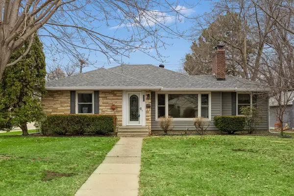 1914 Holton Street, Roseville, MN 55113