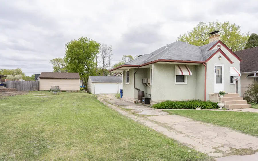 1044 Cumberland Street, Saint Paul, MN 55117 - #2