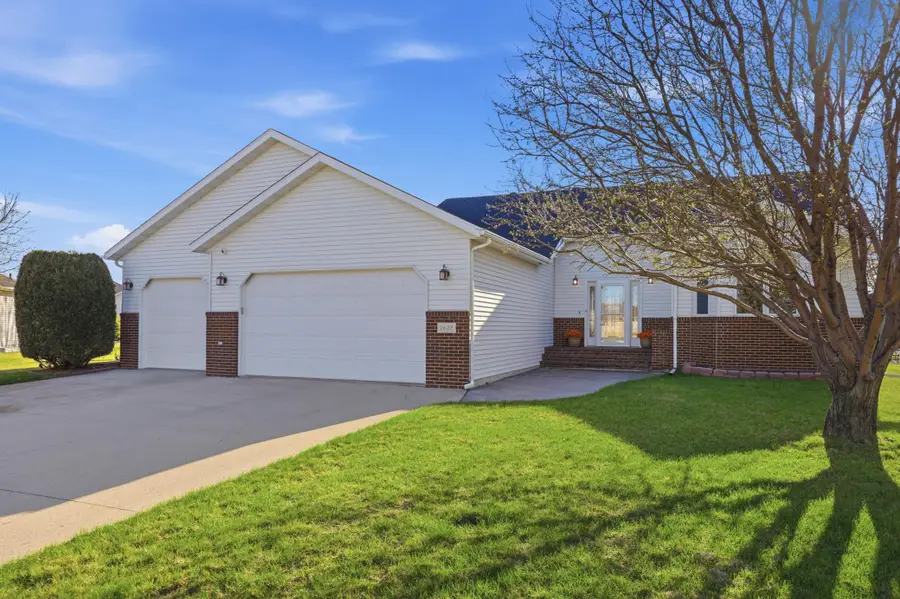2622 Wheatland Drive S, Fargo, ND 58103 - #2