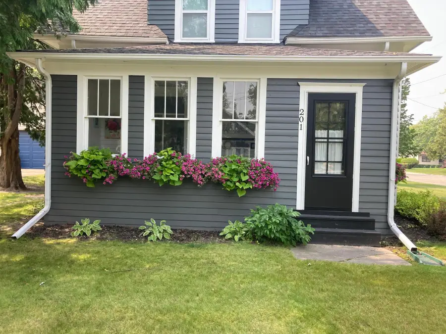 201 6th Avenue Se, Roseau, MN 56751 - #2
