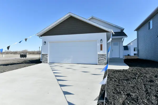 6809 Deer Creek Loop, Horace, ND 58047
