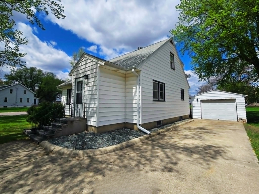 421 2nd Street Sw, New Richland, MN 56072 - #2