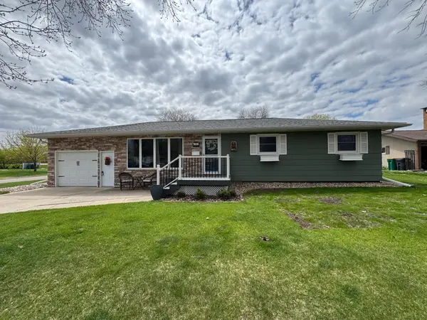 906 Willow Avenue, Marshall, MN 56258