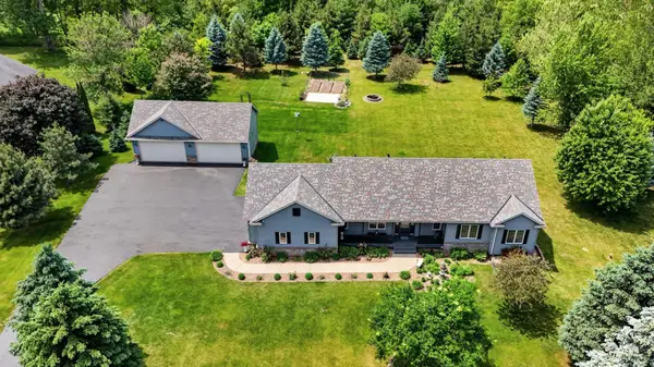 13420 Skyline Circle, Shakopee, MN 55379
