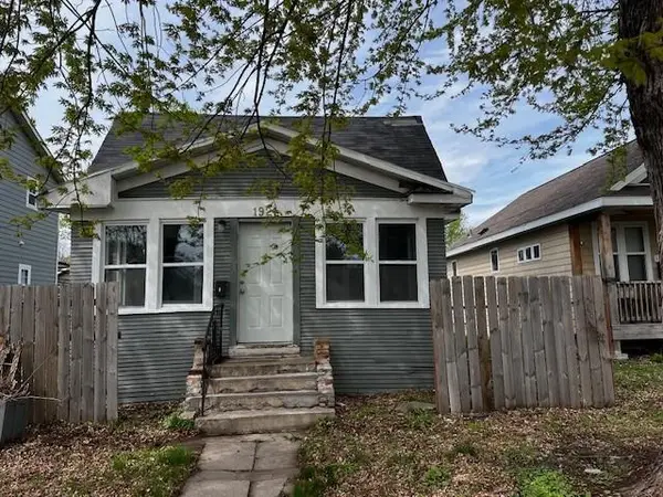 1921 Queen Avenue N, Minneapolis, MN 55411