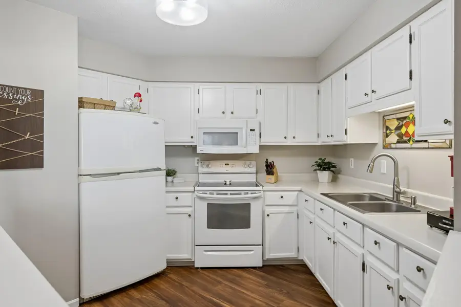 6500 Woodlake Drive #910, Minneapolis, MN 55423 - #3