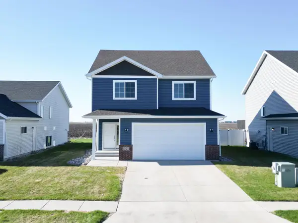 1221 46th Avenue S, Moorhead, MN 56560