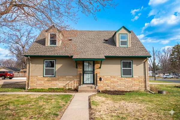 185 49th Avenue Ne, Minneapolis, MN 55421