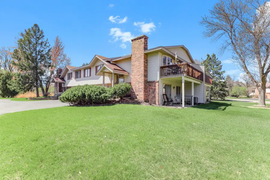 5653 Chatsworth Street N, Saint Paul, MN 55126 - #2