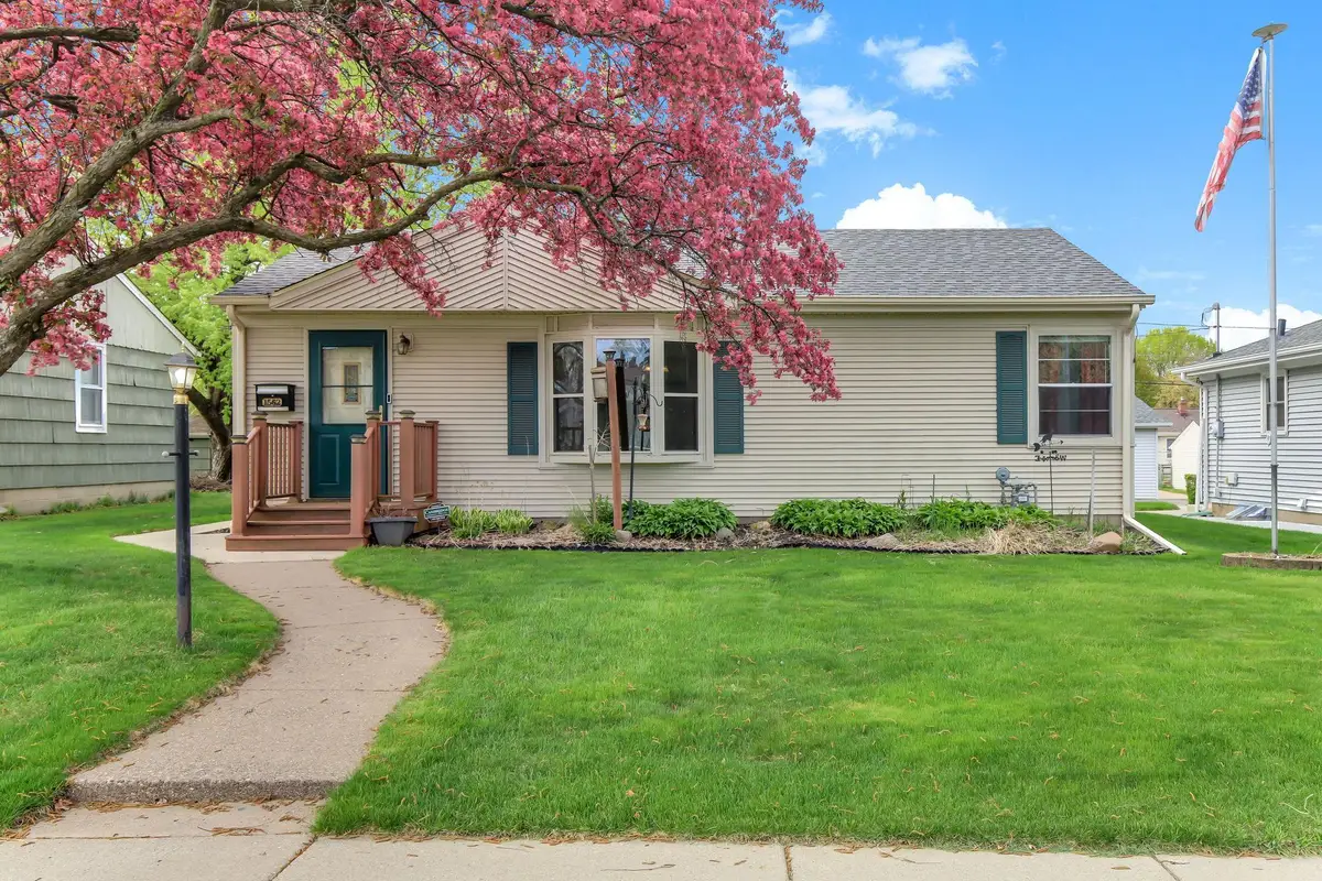 1562 Hoyt Avenue E, Saint Paul, MN 55106 - #1