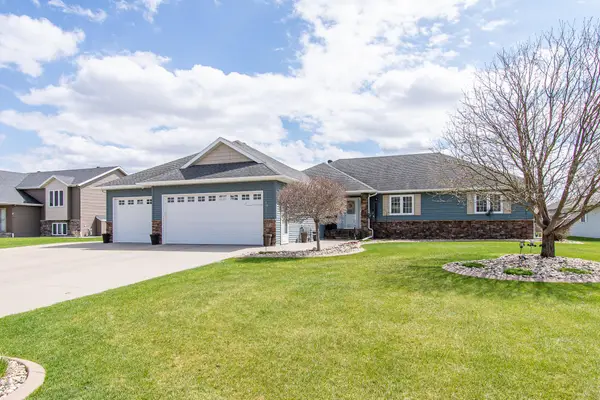 1819 52nd Avenue N, Moorhead, MN 56560