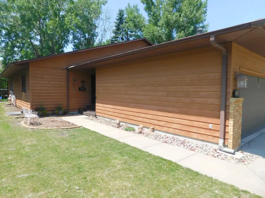 2524 25th Avenue S, Fargo, ND 58103 - #2