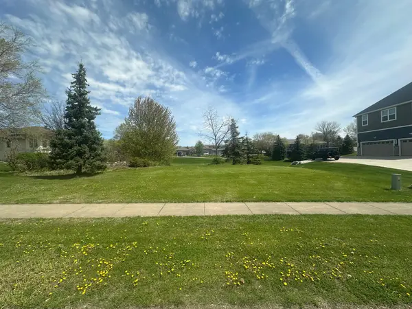 14487 Wilds Parkway Nw, Prior Lake, MN 55372