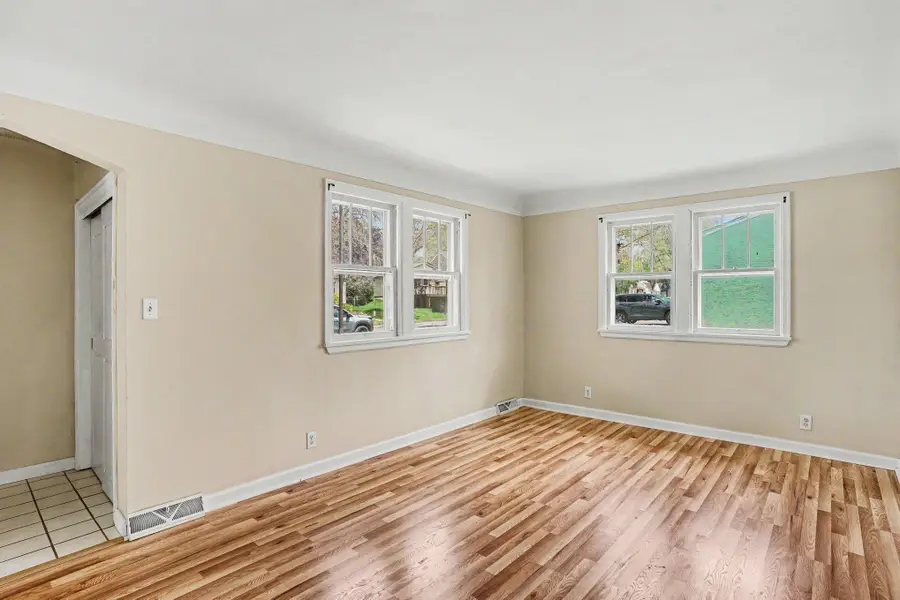 2042 Cottage Avenue E, Saint Paul, MN 55119 - #3