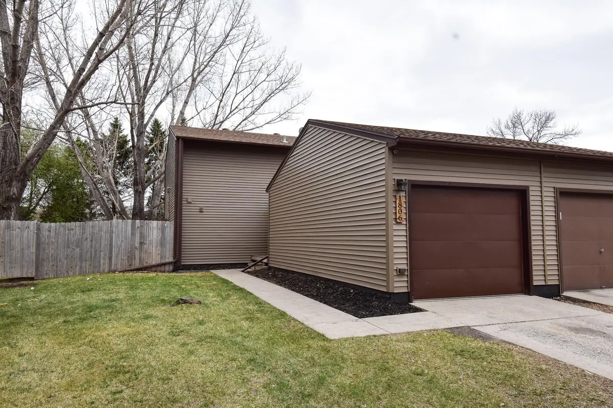 1806 23rd Avenue S, Fargo, ND 58103 - #1