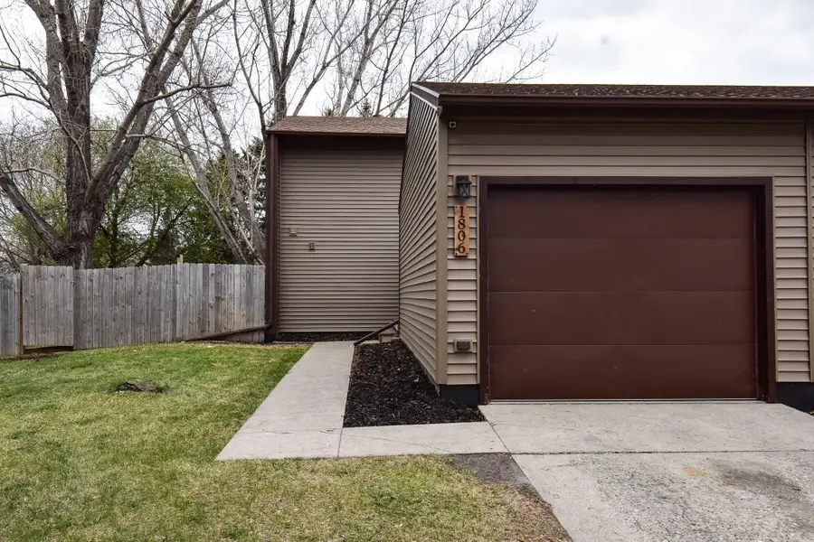 1806 23rd Avenue S, Fargo, ND 58103 - #2