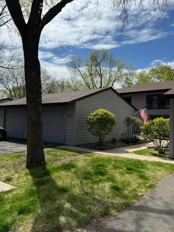 284 W Eagle Lake Drive, Maple Grove, MN 55369