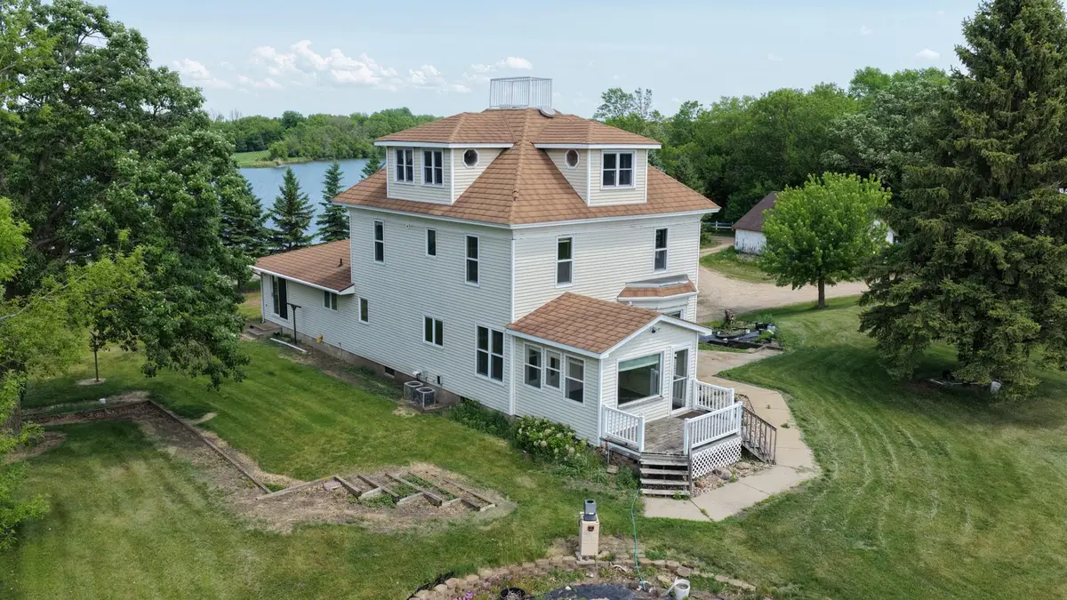 411 60th Avenue Ne, Willmar, MN 56201 - #1