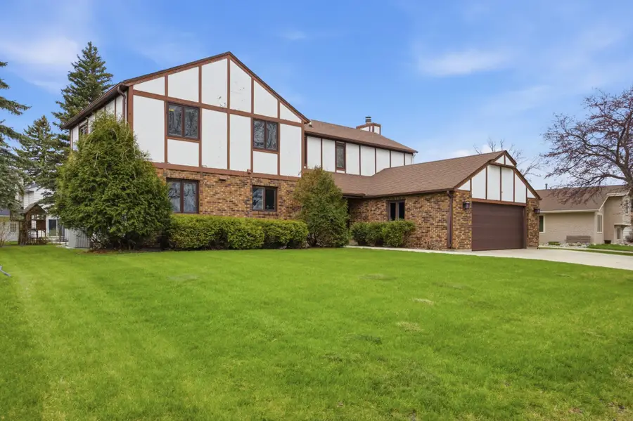 171 N Woodcrest Drive N, Fargo, ND 58102 - #2