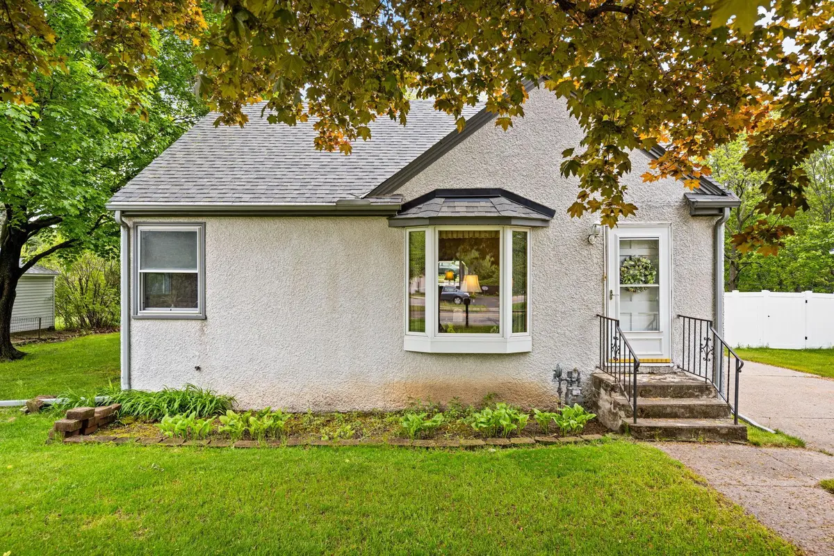 1050 County Road B2 W, Saint Paul, MN 55113 - #1