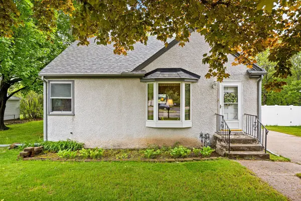 1050 County Road B2 W, Saint Paul, MN 55113