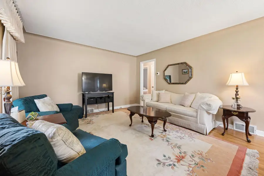 1050 County Road B2 W, Saint Paul, MN 55113 - #3