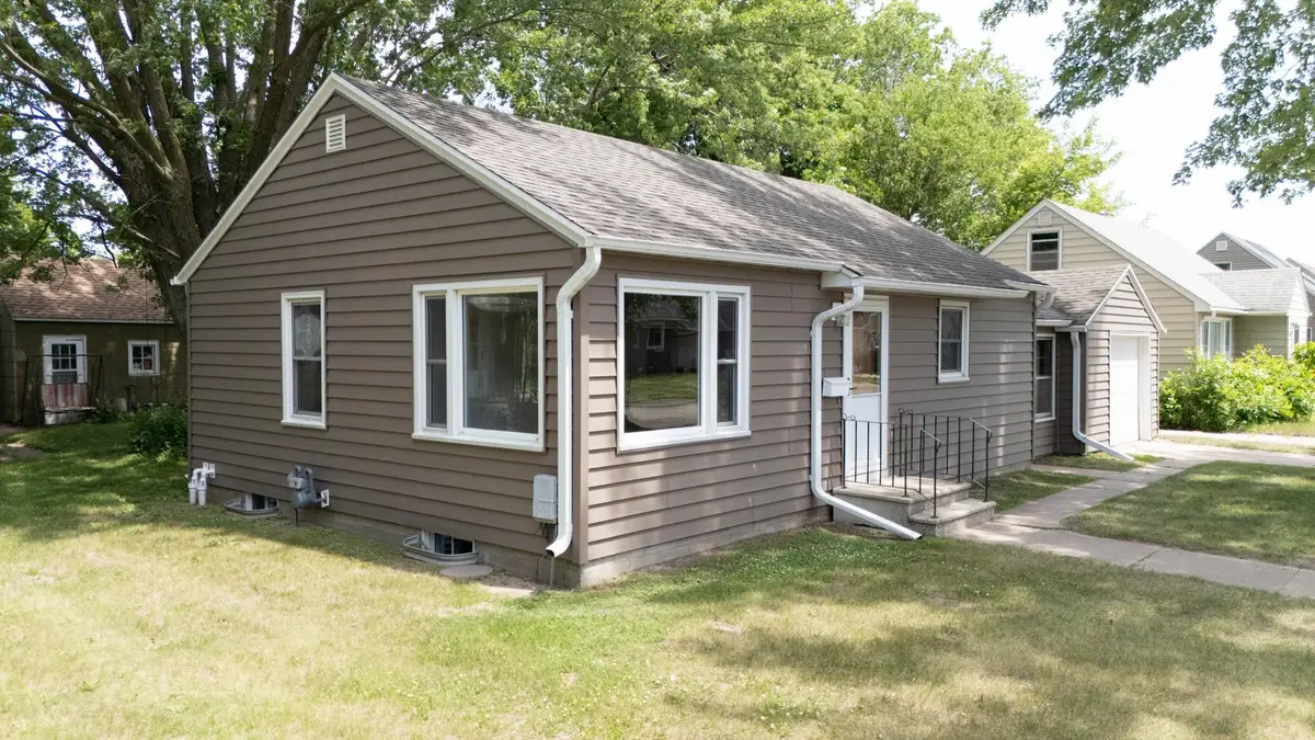 401 13th Avenue Ne, Austin, MN 55912 - #1