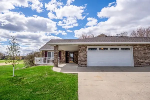 211 Valley View Drive Se, Willmar, MN 56201