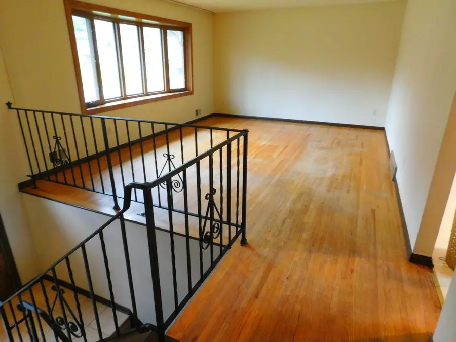 931 Dawn Avenue, Saint Paul, MN 55126 - #3
