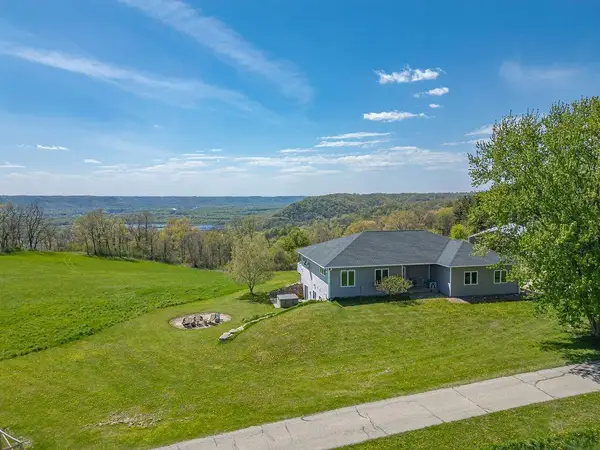S3565 Rooster Ridge Lane, Fountain City, WI 54629