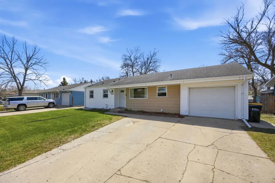 237 10 1/2 Avenue W, West Fargo, ND 58078 - #2