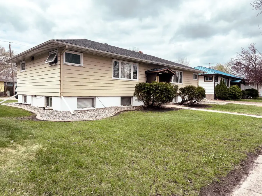 2606 9th Street N, Fargo, ND 58102 - #2