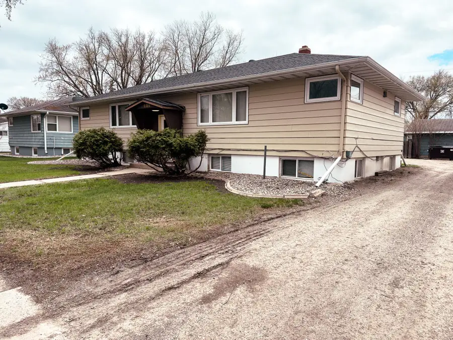 2606 9th Street N, Fargo, ND 58102 - #3