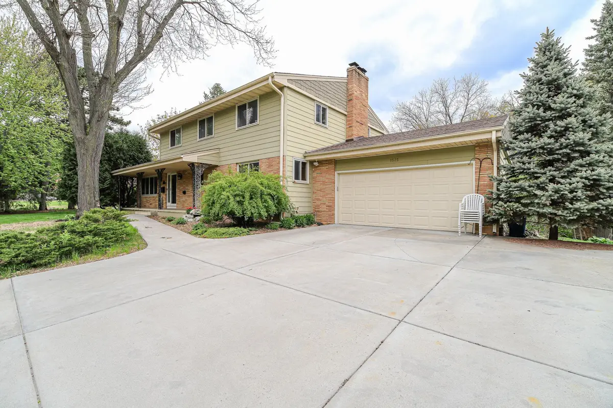 1525 Saint Croix Circle, Minneapolis, MN 55422 - #1
