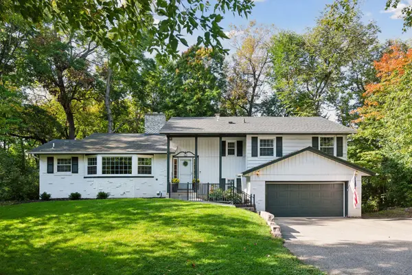 522 Shadyway Road, Wayzata, MN 55391