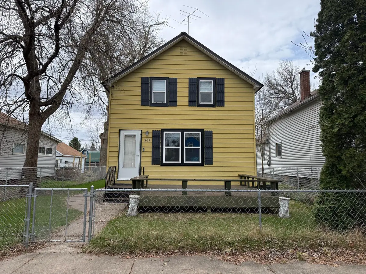 209 W Howard Avenue, Keewatin, MN 55753 - #1