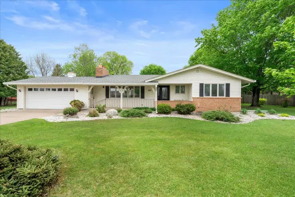 822 Dellwood Street S, Cambridge, MN 55008