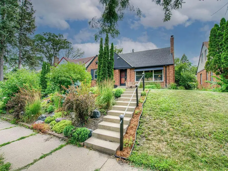 2011 Vincent Avenue N, Minneapolis, MN 55411 - #2