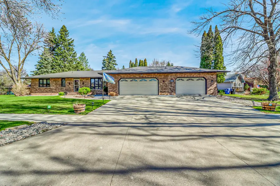 42 36th Avenue Ne, Fargo, ND 58102 - #3