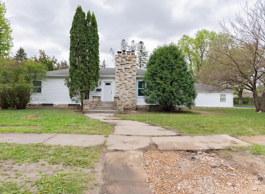 210 Shakopee Avenue E, Shakopee, MN 55379 - #2