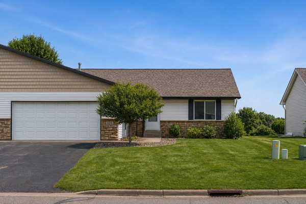 905 W Ridge Court, New Richmond, WI 54017