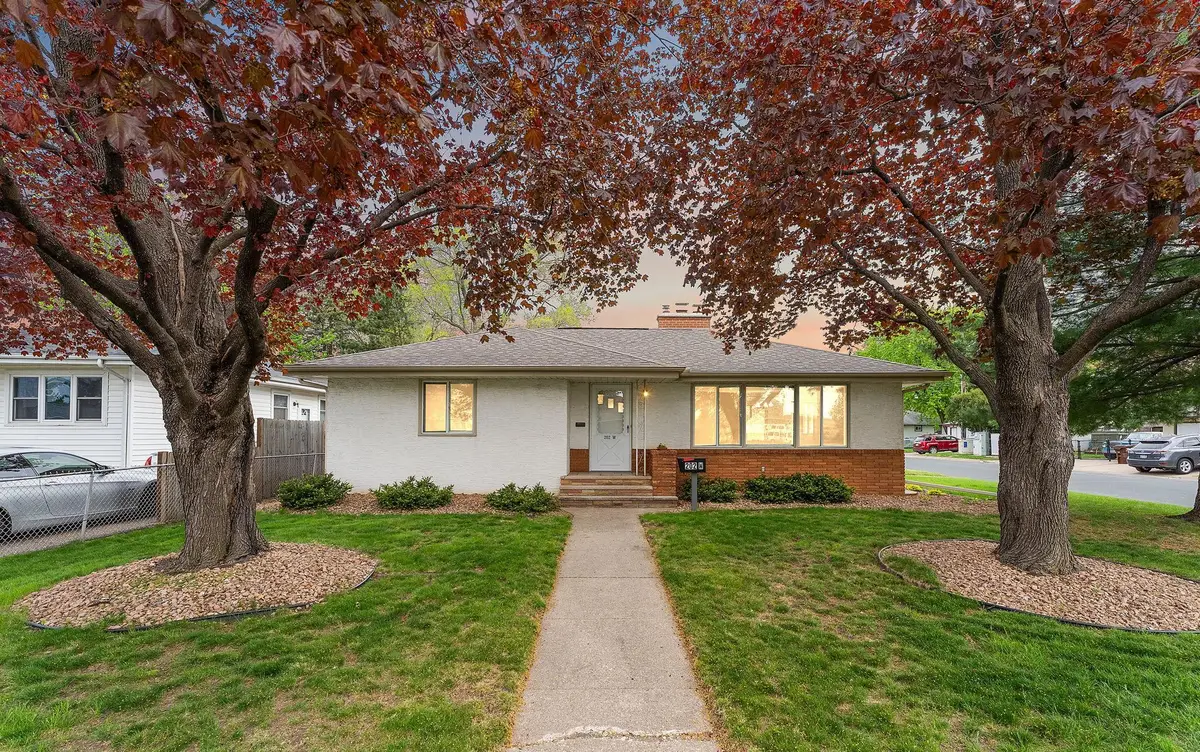 202 Ash Street W, South Saint Paul, MN 55075 - #1