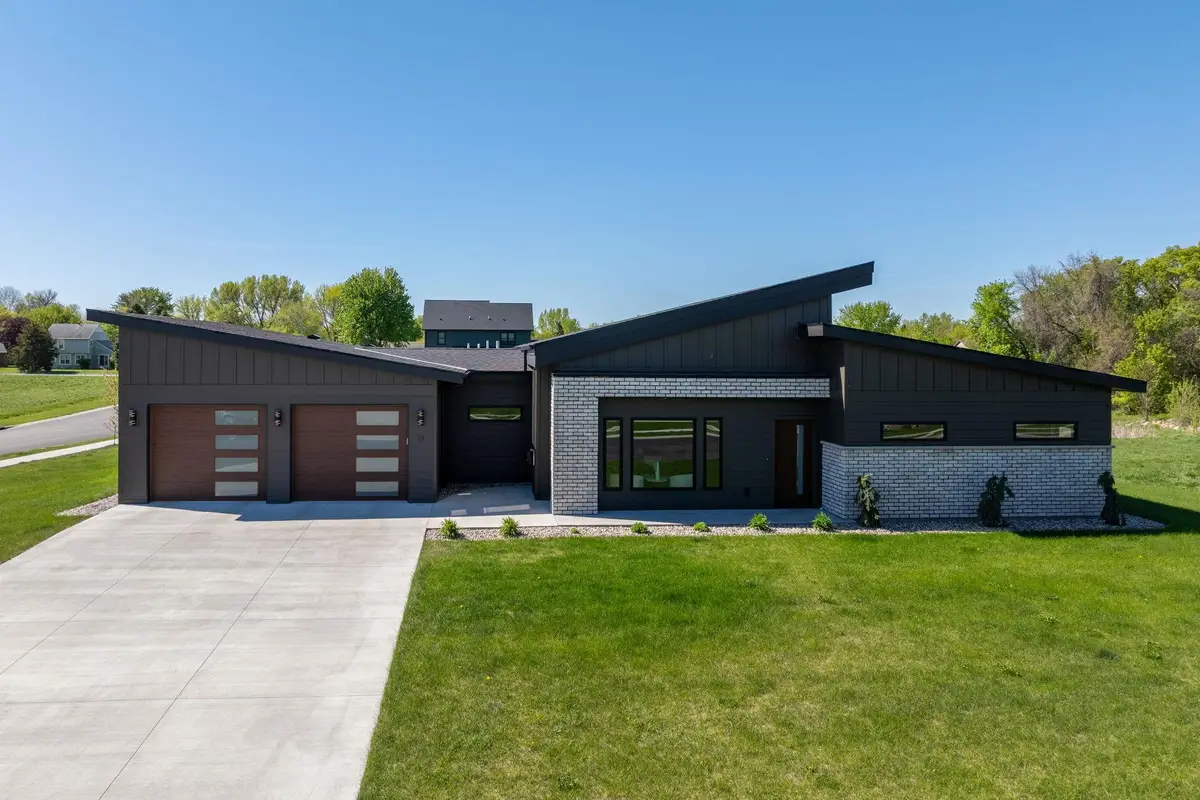 11 South Pointe Court, North Mankato, MN 56003 - #1