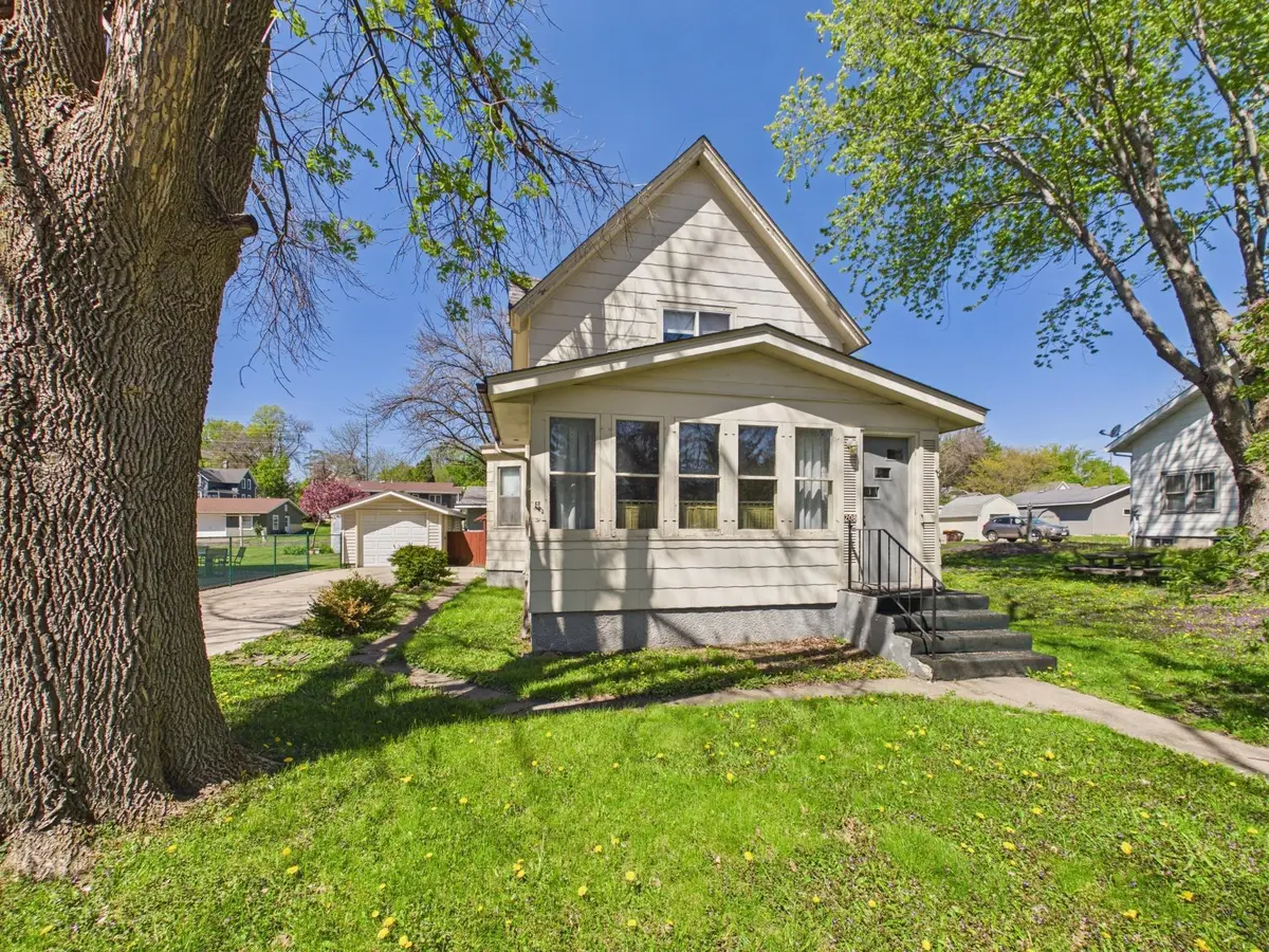 208 4th Avenue Nw, New Prague, MN 56071 - #1