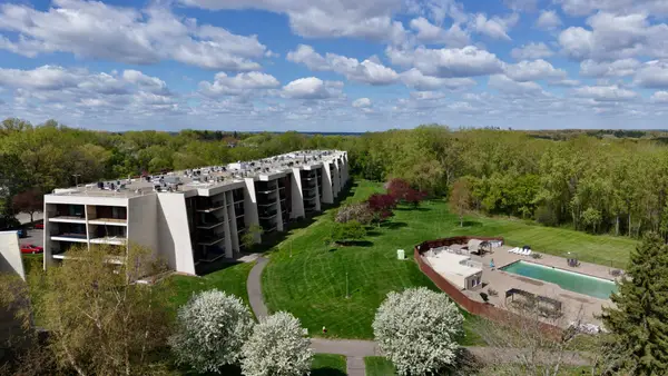2455 Londin Lane E #219, Saint Paul, MN 55119