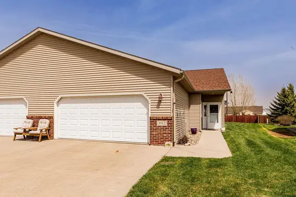 992 33rd Street S, Moorhead, MN 56560