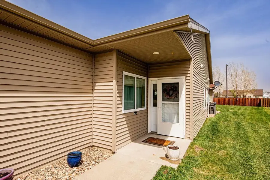 992 33rd Street S, Moorhead, MN 56560 - #2